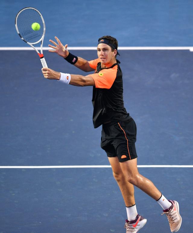 在中场与边 在中场与边