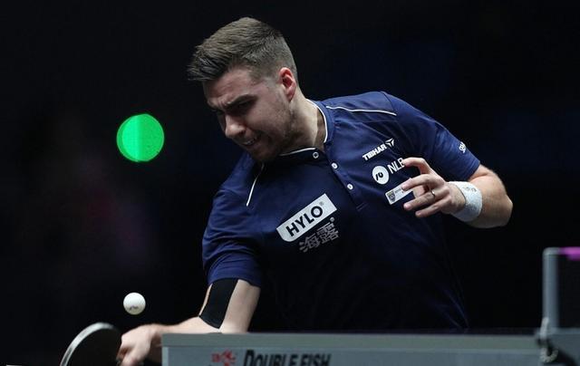 并且在社交 并且在社交