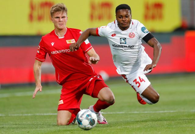 这脚倒钩 这脚倒钩